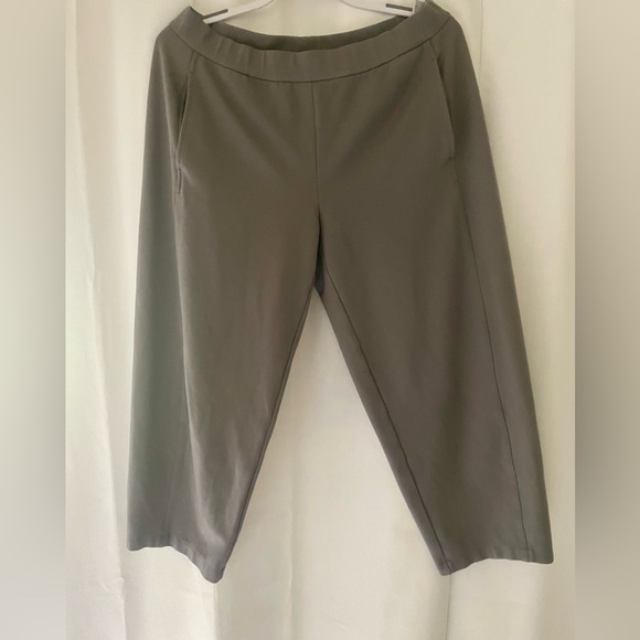 Eileen Fisher Pants - Eileen Fisher Soft Gray Knit Fabric size medium ( has some mild piling- see pic)